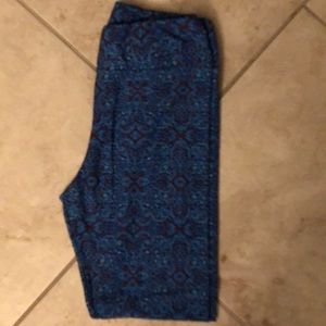 Lularoe blue print soft leggings size tall& Curvy